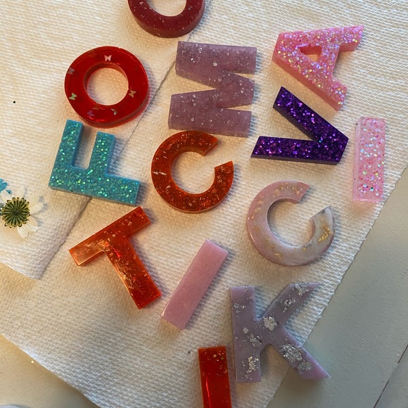 Resin Initial keychains ! - Picture 5 of 13